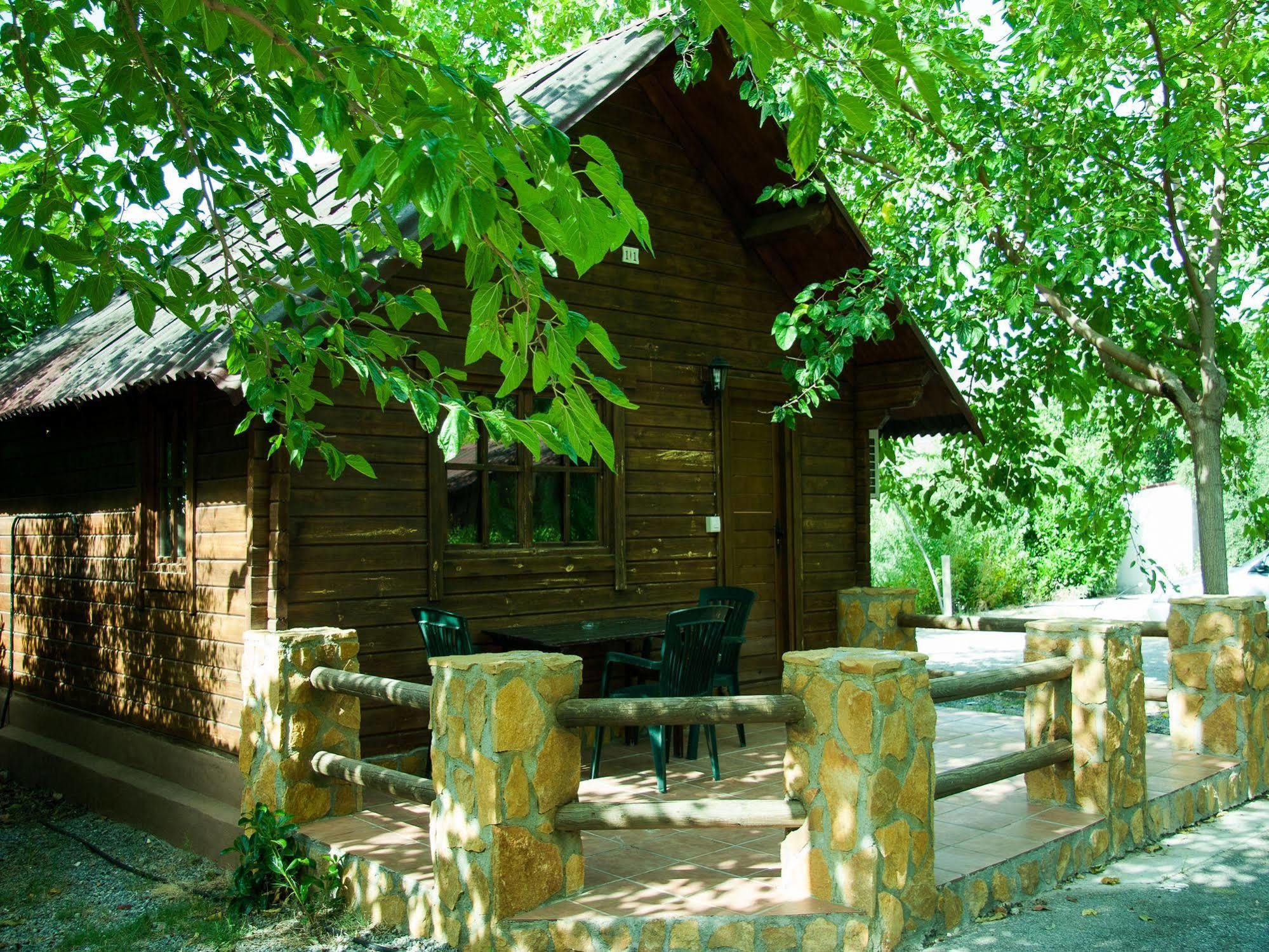 Fuente Del Lobo Glamping & Bungalows - Adults Only Pinos Genil Bagian luar foto
